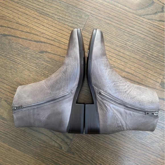 NEW FRYE River Inside Zip Bootie in Graphite - Picture 9 of 15